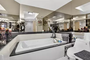 1000 W Island Blvd, Aventura, FL 33160 - Photo 32