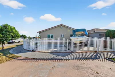 2508 W 71st Pl, Hialeah, FL 33016 - Photo 2