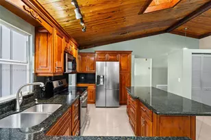 8920 NW 15th St, Pembroke Pines, FL 33024 - Photo 16