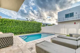 7446 NW 99th Ct, Doral, FL 33178 - Photo 2