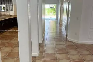 11313 NW 65th St, Doral, FL 33178 - Photo 8