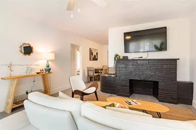 22 SE 13th Ter #2, Dania Beach, FL 33004 - Photo 16