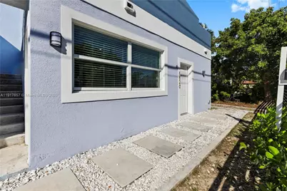 305 NW 58th St, Miami, FL 33127 - Photo 32