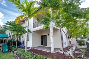 8364 NW 43rd St, Doral, FL 33166 - Photo 10