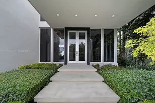 1379 N Venetian Way, Miami, FL 33139 - Photo 10