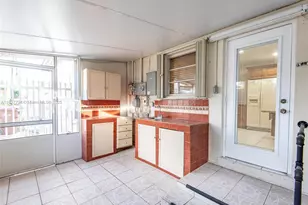 990 E 2nd St, Hialeah, FL 33010 - Photo 36