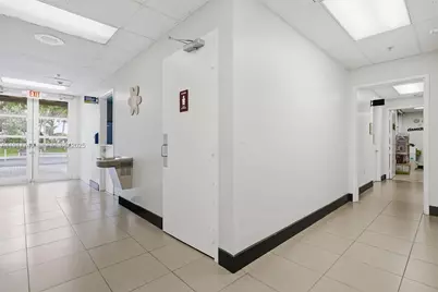 8527 Pines Blvd, Pembroke Pines, FL 33024 - Photo 32