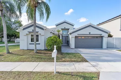 1086 SW 102nd Ter, Pembroke Pines, FL 33025 - Photo 2