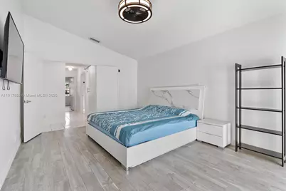 1086 SW 102nd Ter, Pembroke Pines, FL 33025 - Photo 14