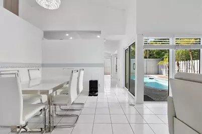 1086 SW 102nd Ter, Pembroke Pines, FL 33025 - Photo 6