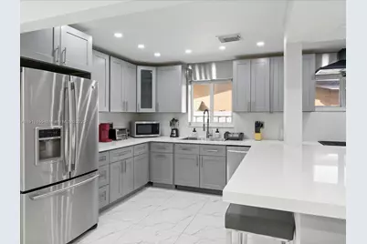 6820 SW 9th St, Pembroke Pines, FL 33023 - Photo 10
