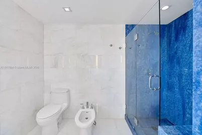 5025 Collins Ave #1907, Miami Beach, FL 33140 - Photo 18