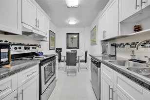 3800 Hillcrest Dr, Hollywood, FL 33021 - Photo 4