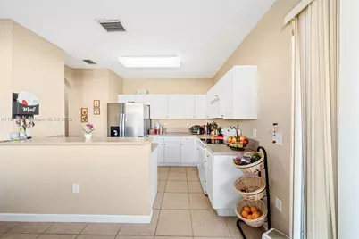 152 SE 29th Ave, Homestead, FL 33033 - Photo 8