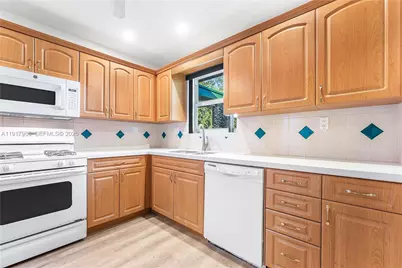 475 NW 46th Ter, Plantation, FL 33317 - Photo 12