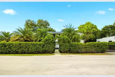 8270 NE 1st Pl, Miami, FL 33138 - Photo 10