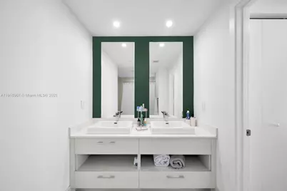 45 SW 9th St #3909, Miami, FL 33130 - Photo 16