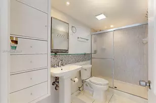 1000 Parkview Dr, Hallandale Beach, FL 33009 - Photo 24