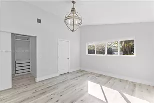 8910 NE 9th Ct, Miami, FL 33138 - Photo 8