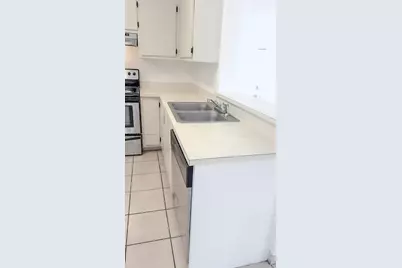 450 W Palm Cir W #104, Pembroke Pines, FL 33025 - Photo 4