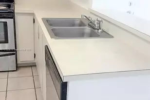 450 W Palm Cir W, Pembroke Pines, FL 33025 - Photo 4