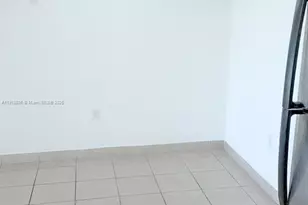 450 W Palm Cir W, Pembroke Pines, FL 33025 - Photo 12