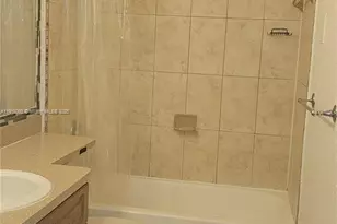 18306 NW 68th Ave, Hialeah, FL 33015 - Photo 10