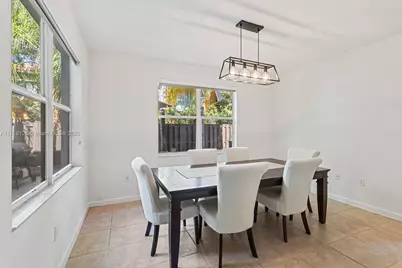 11505 NW 71st St, Doral, FL 33178 - Photo 10