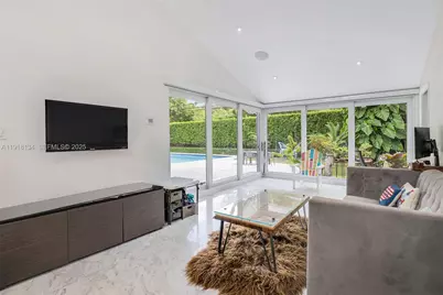 259 E Shore Dr, Miami, FL 33133 - Photo 10