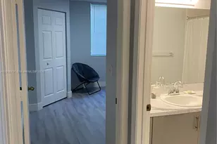 677 SW 111th Ave, Pembroke Pines, FL 33025 - Photo 4