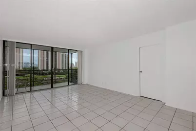 20500 W Country Club Dr #716, Aventura, FL 33180 - Photo 4