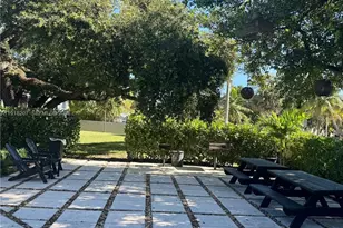 605 Ives Dairy Rd, Miami, FL 33179 - Photo 18