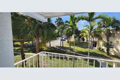 437 Executive Center Dr #209, West Palm Beach, FL 33401 - Photo 4