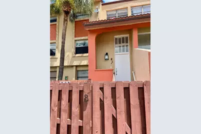 9961 NW 9th St Cir #8-18, Miami, FL 33172 - Photo 2