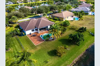 13372 SW 40th St, Davie, FL 33330 - Photo 4