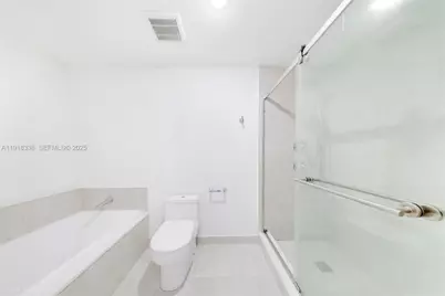 488 NE 18th St #2304, Miami, FL 33132 - Photo 12
