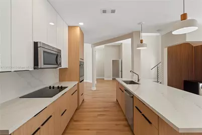 11032 NW 48th Ln, Doral, FL 33178 - Photo 10