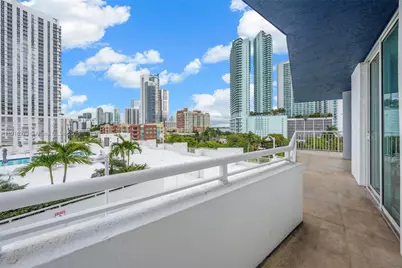 275 NE 18th St #708, Miami, FL 33132 - Photo 2