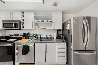 275 NE 18th St #708, Miami, FL 33132 - Photo 30