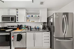 275 NE 18th St, Miami, FL 33132 - Photo 30