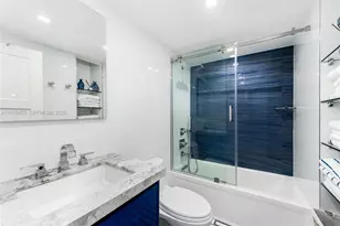 5225 Collins Ave, Miami Beach, FL 33140 - Photo 16