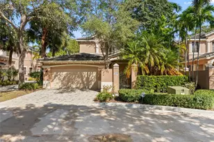 2649 Center Ct Dr, Weston, FL 33332 - Photo 2