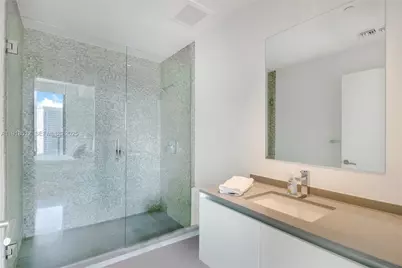 88 SW 7th St #2505, Miami, FL 33130 - Photo 6