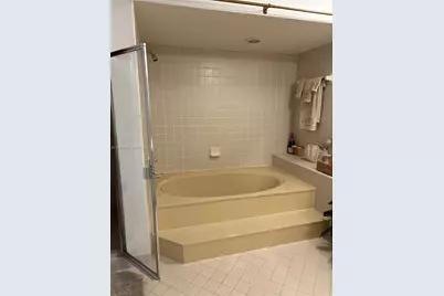 7809 NW 192nd St, Hialeah, FL 33015 - Photo 16