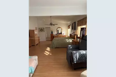 7809 NW 192nd St, Hialeah, FL 33015 - Photo 12