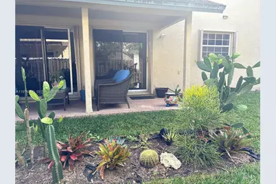 7809 NW 192nd St, Hialeah, FL 33015 - Photo 2