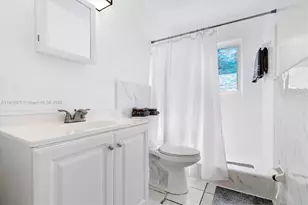 2012 NW 11th Ave, Fort Lauderdale, FL 33311 - Photo 10