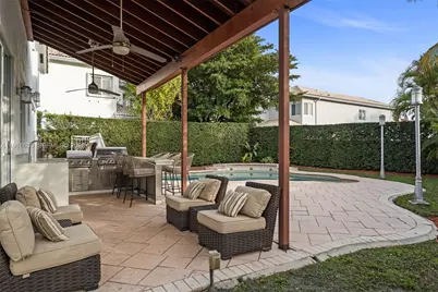 10794 NW 70th St, Doral, FL 33178 - Photo 2