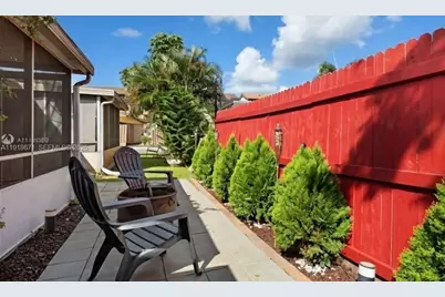 8069 SW 19th Ct, Davie, FL 33324 - Photo 12