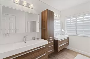 10842 NW 53rd Ln, Doral, FL 33178 - Photo 14